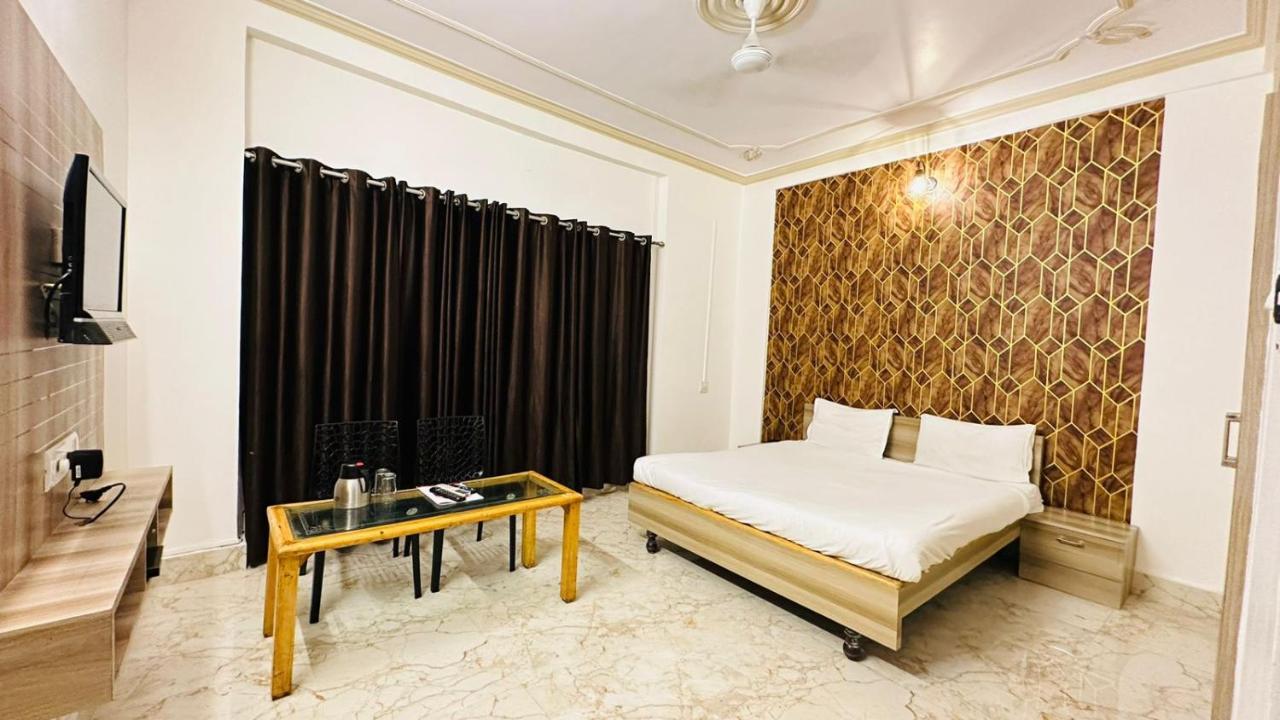 Hotel Varanasi Palace — Photos 1